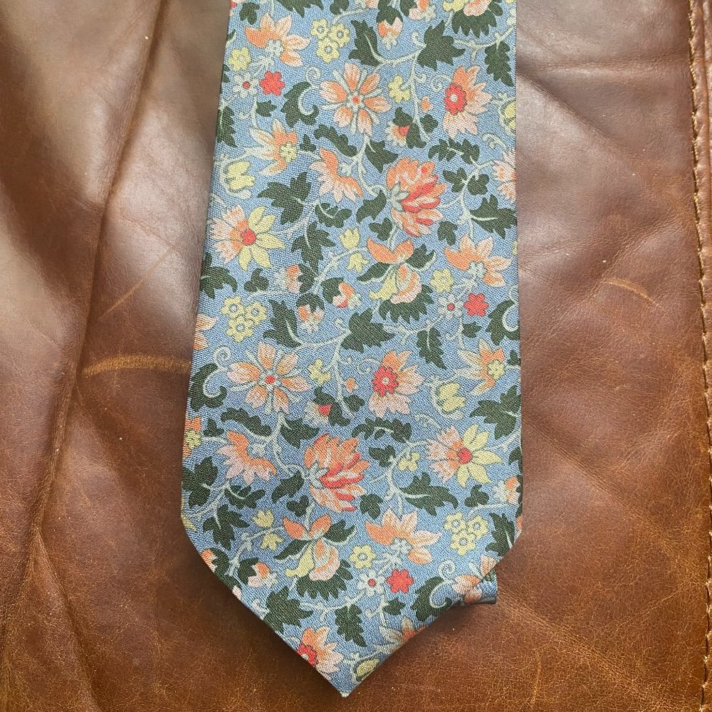 Beautiful Burberry Silk Tie - Flower Design